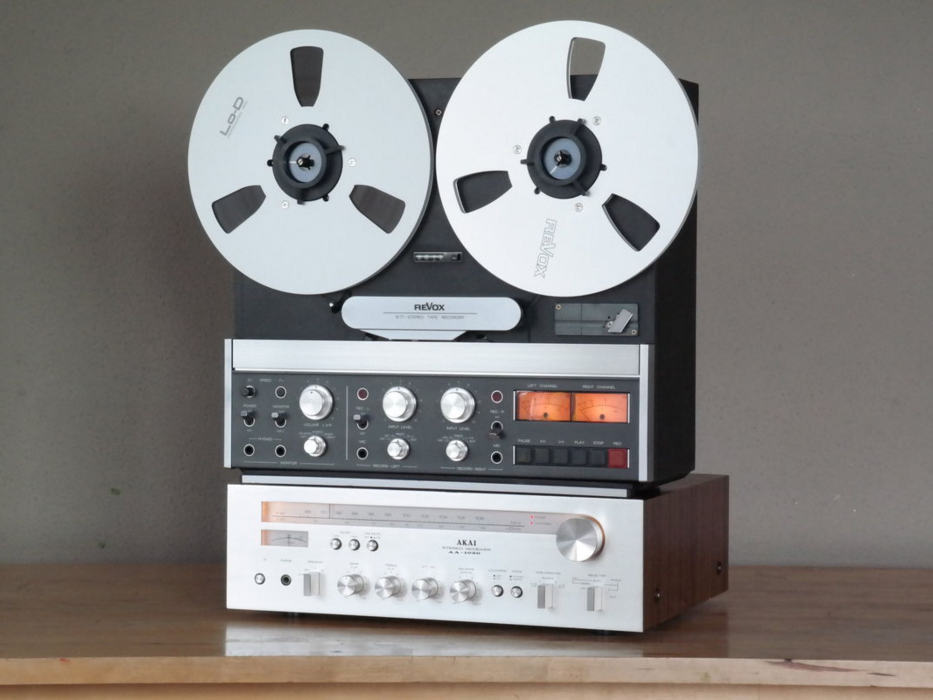 Revox B77 mit AKAI AM 1200 - Front / Seite rechts 