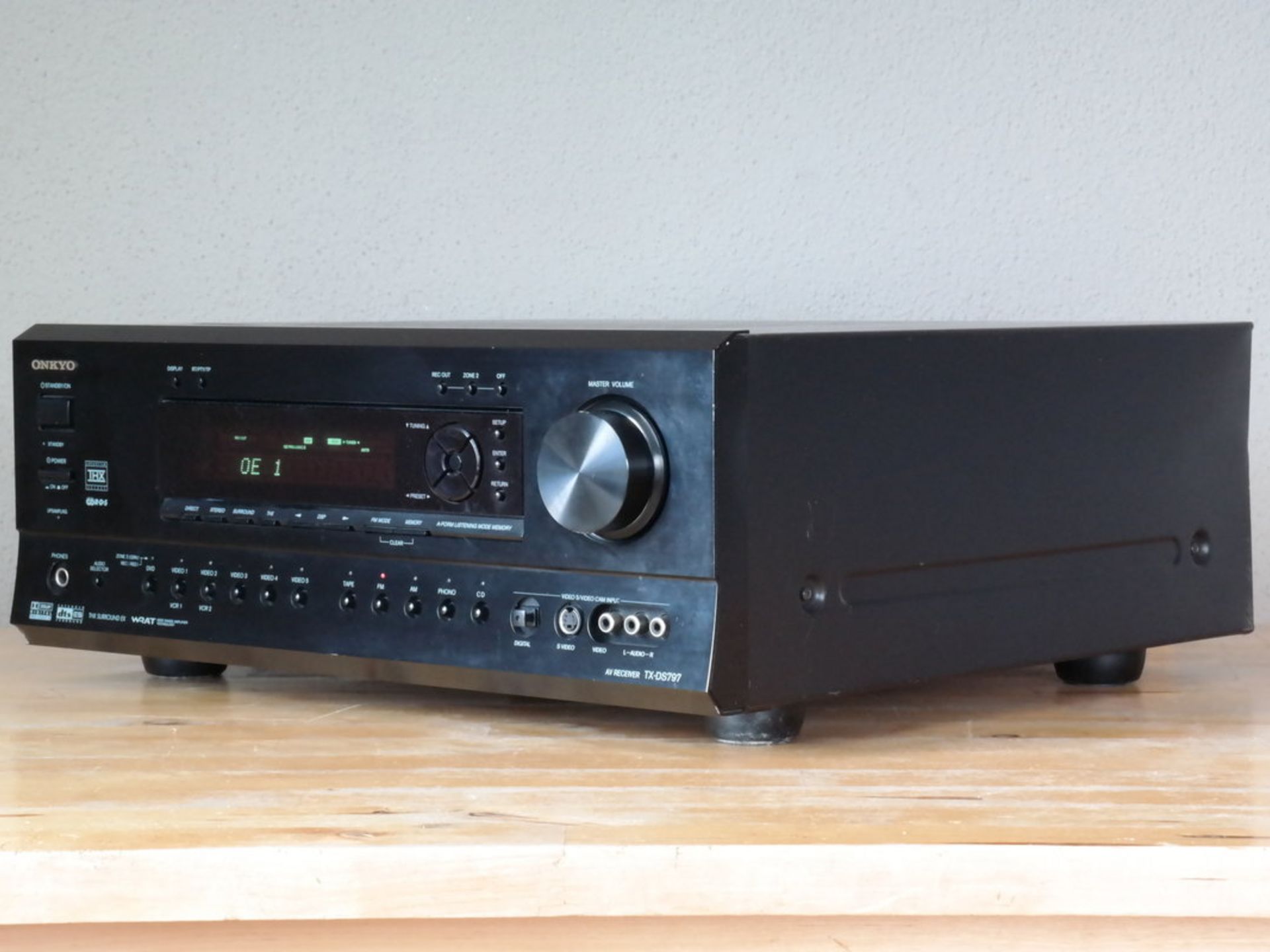 Onkyo TX-DS797 - Front / Seite rechts 