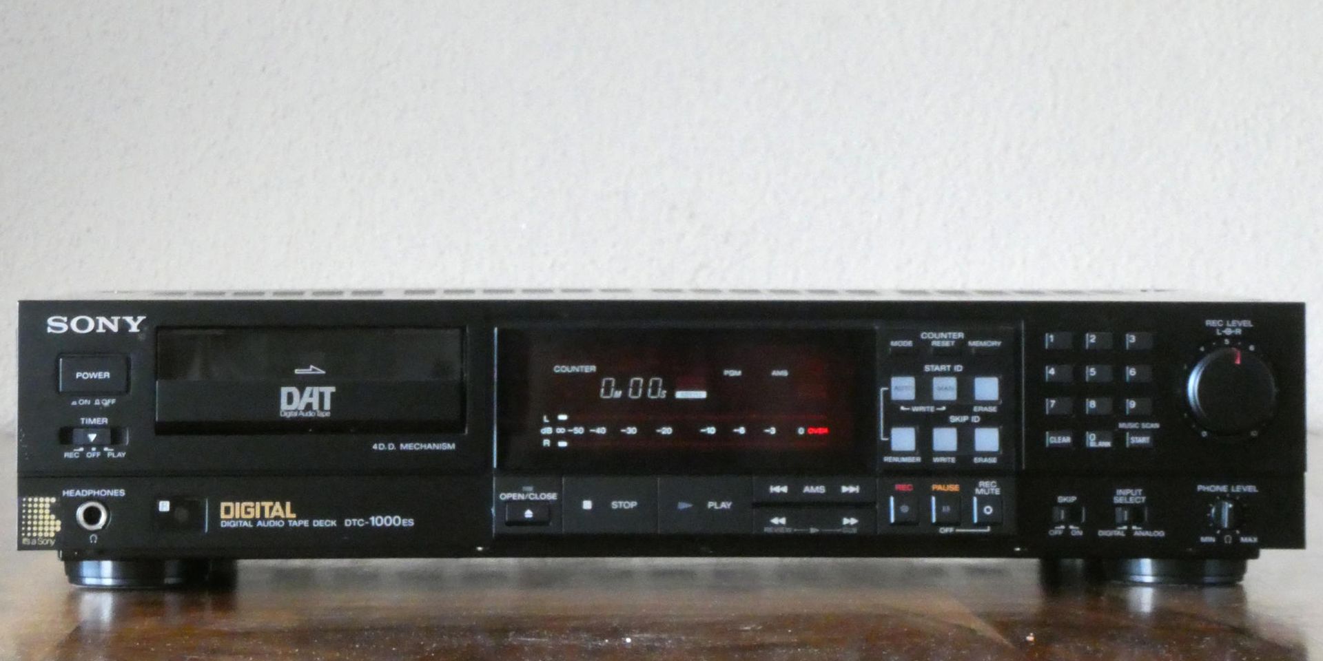 SONY DTC-1000es Front ohne Seitenteile (c) hifi-vintage-shop.com