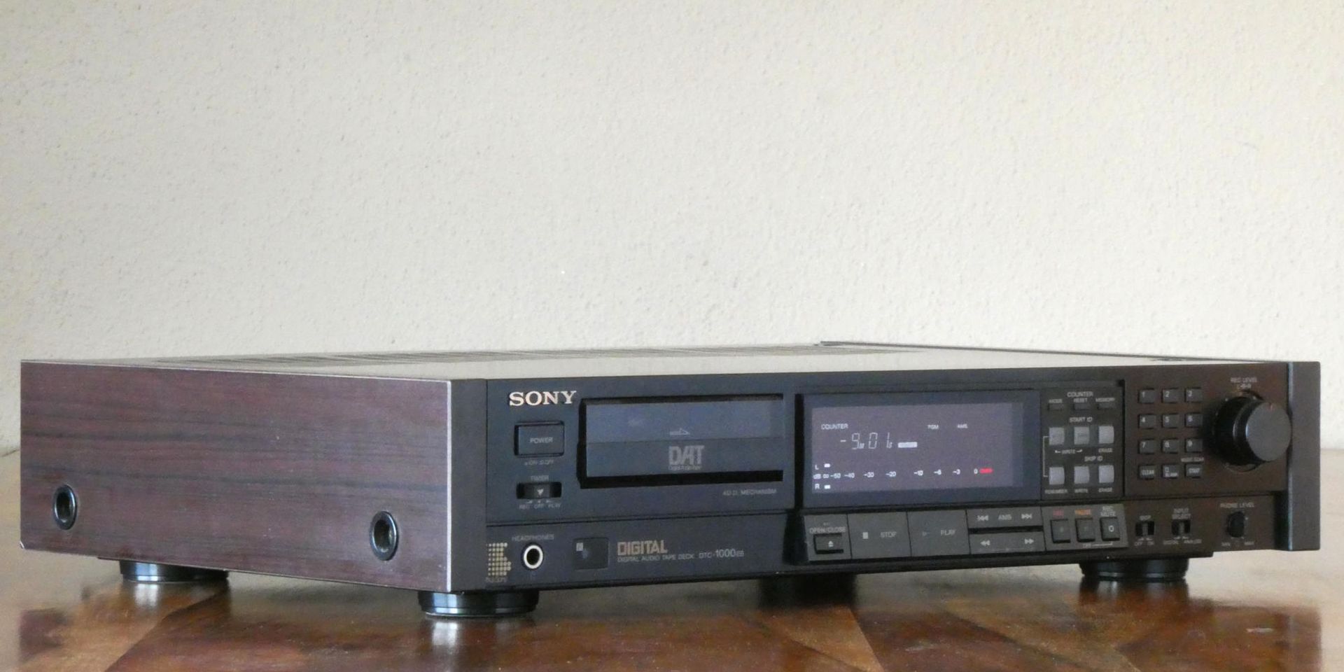 SONY DTC-1000es Front links (c) hifi-vintage-shop.com