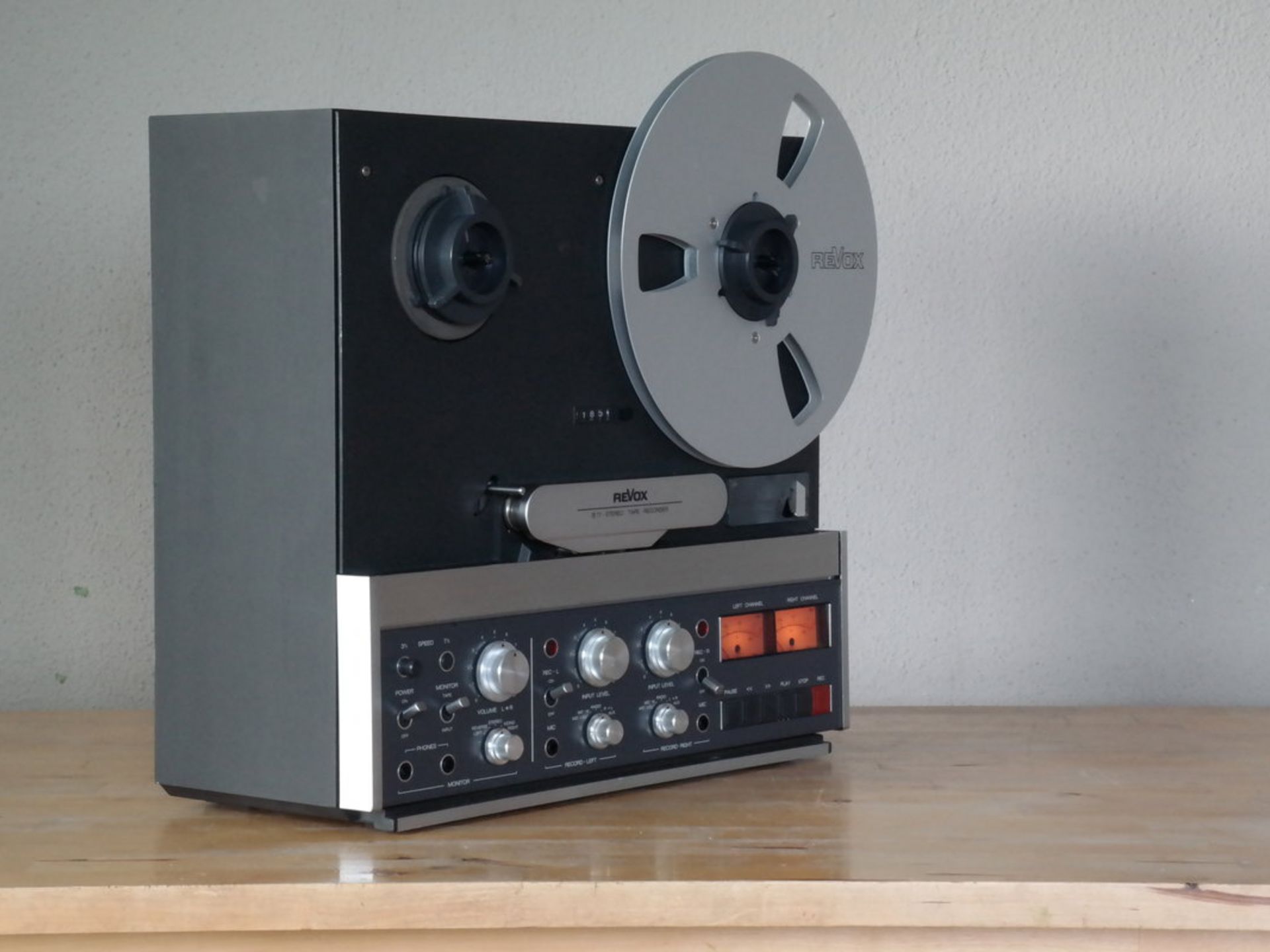 Revox B77 - Front / Seite links 