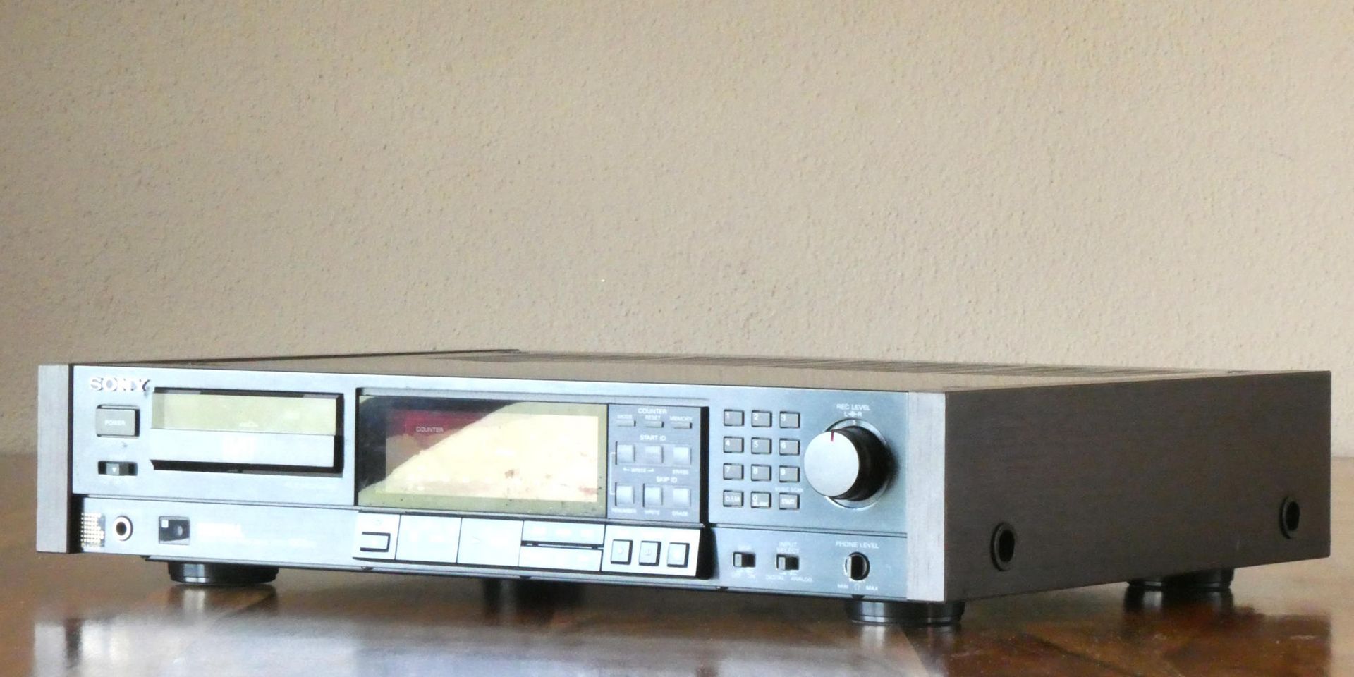 SONY DTC-1000es Front rechts (c) hifi-vintage-shop.com