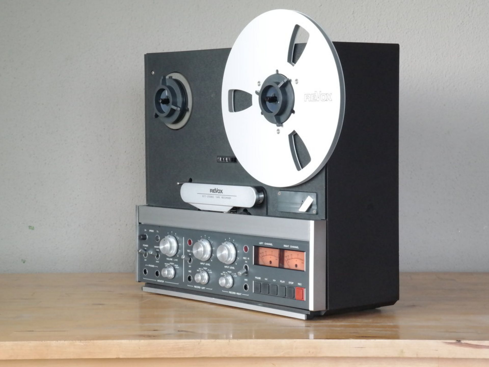 Revox B77 - Front / Seite rechts 